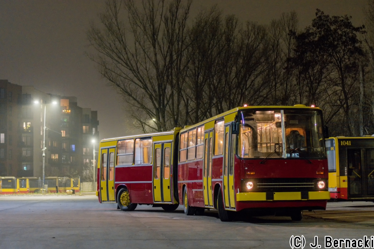 5254
KrĂłtka sesja zdjÄciowa bizona po NG. Czekamy jeszcze na logo przednie, naklejki i niektĂłre pomniejsze detale. Autobus jest wyremontowany zgodnie ze sztukÄ dziÄki pracy wielu miĹoĹnikĂłw oraz pracownikĂłw MZA.

Słowa kluczowe: Ik280