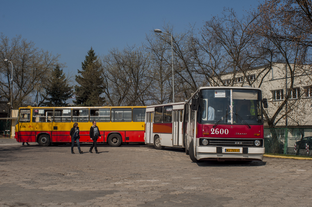 2600
Słowa kluczowe: 35lecieKMKM IK280