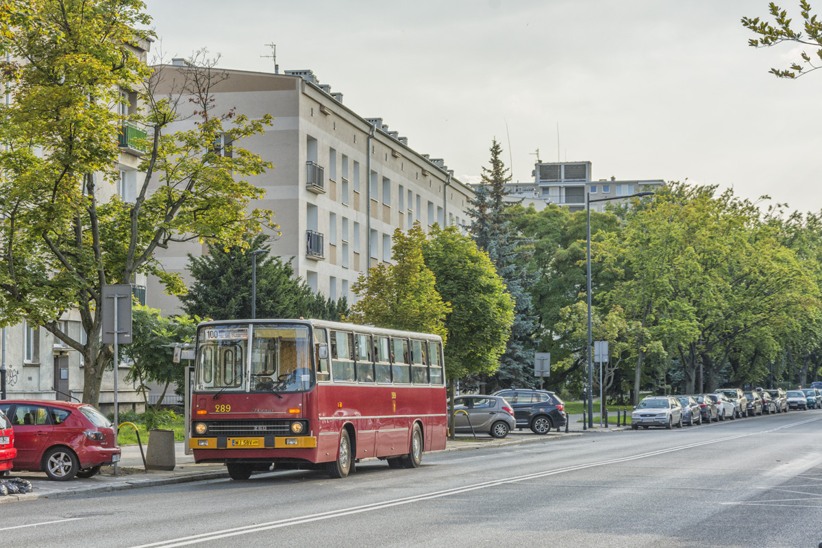 289
Ikarus podczas obsĹugi uruchomionej w tej roku linii 100.
Słowa kluczowe: IK260