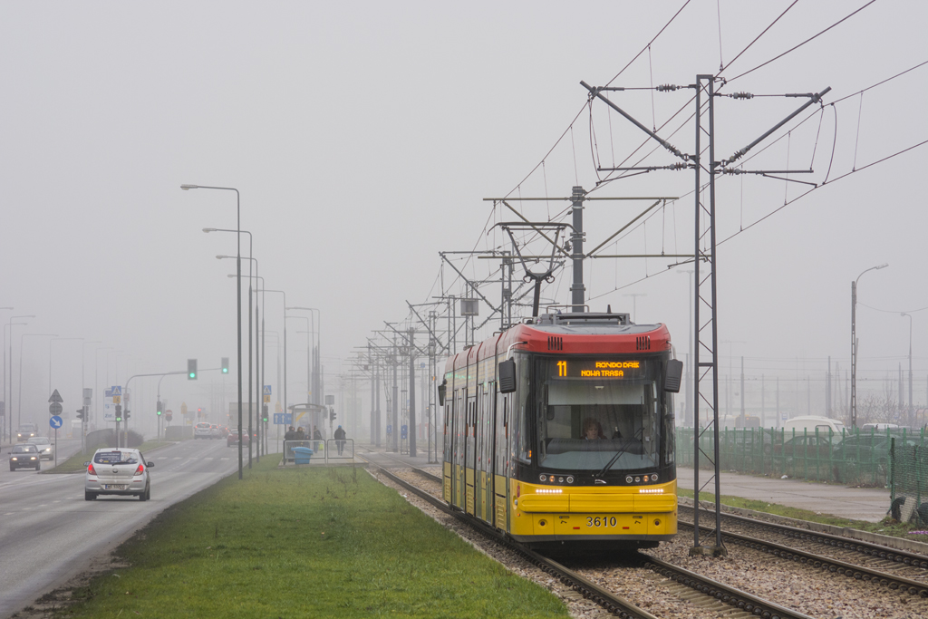 3610
Na 11 obecnie moĹźna spotkaÄ wyĹÄcznie pojazdy dwukierunkowe. 
