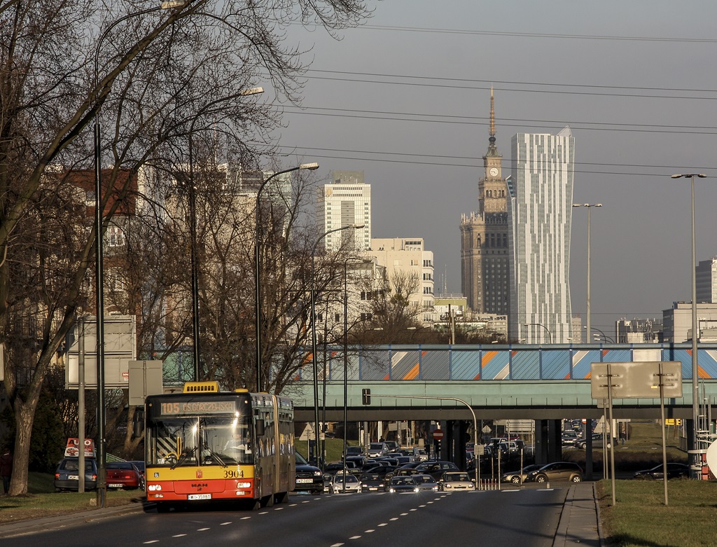 3904
Z panoramÄ w tle.
Słowa kluczowe: Skyline