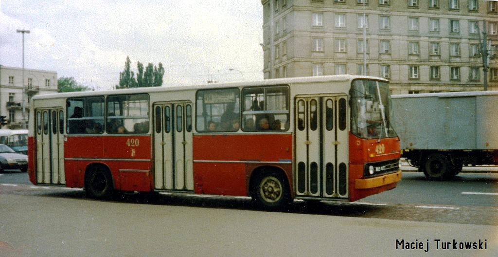 420
De facto wĂłz naleĹźy do MZK, gdyĹź mamy tutaj rok 91. A 114 nie zawsze jeĹşdziĹo z UKSW na BrĂłdno ;)
Słowa kluczowe: IK260