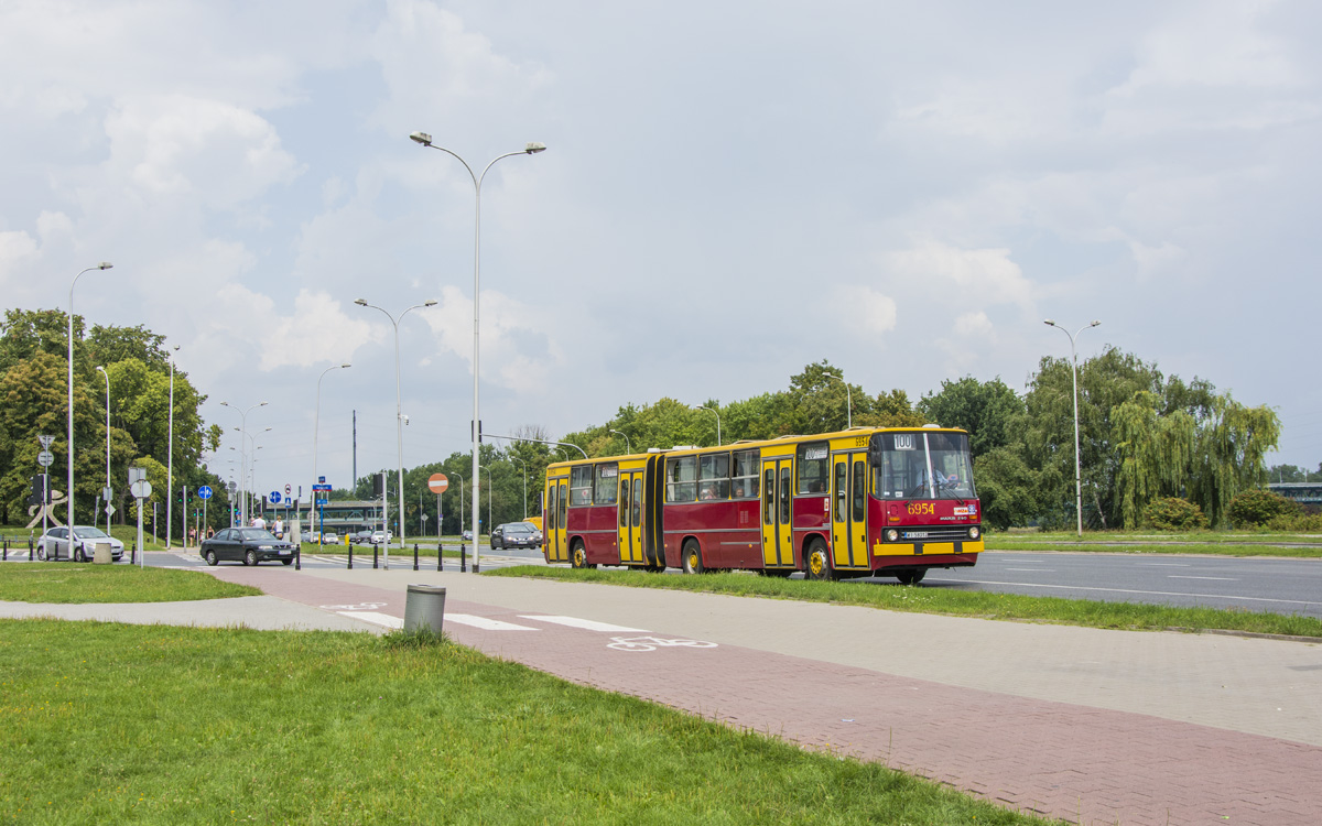 6954
W wyniku usterki ogĂłrka, na linii 100 moĹźna byĹo spotkaÄ bizona z MZA.
Słowa kluczowe: IK280 DziwadĹo