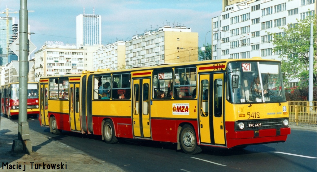 5412
Pierwszy stoĹeczny Ikarus 280.70. WylÄdowaĹ na Kleszczowej i wyrĂłĹźniaĹ siÄ innym ukĹadem siedzen czy brakiem typowego mostu firmy Raba znanego z innych automatĂłw.
Słowa kluczowe: IK280