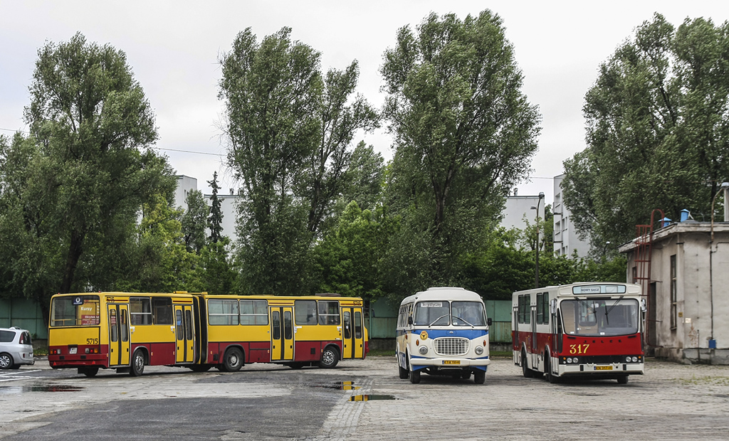 5715
Po przyjeĹşdzie z Stalowej zawija za ogĂłrkiem z Tarnowa i M11 z Nowego SÄcza i pojedzie na hale.
Słowa kluczowe: IK280 J043 M11