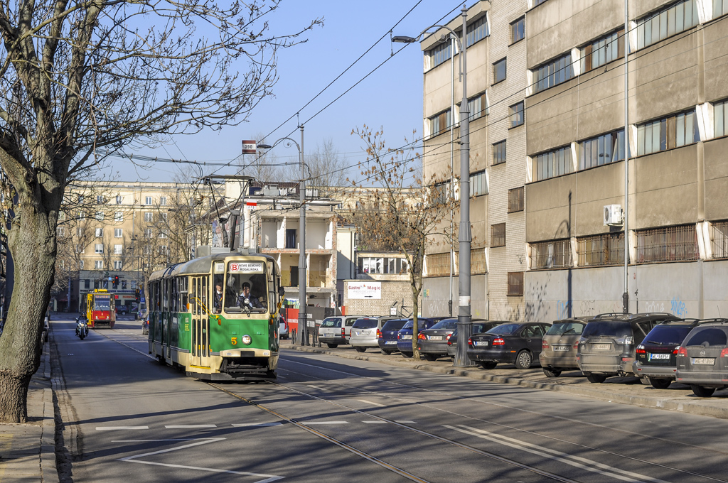 5
Kanciak dojeĹźdĹźa do ostatniego przystanku na trasie.

