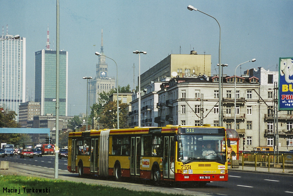7551
Jeden z trzech niskopodĹogowych przegubĂłw z Ikarusa eksploatowanych w kraju.
Słowa kluczowe: IK417