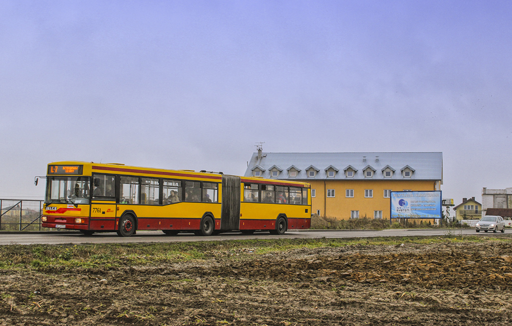 7761
PoĹźegnanie Redutowej.
Słowa kluczowe: PoĹźegnanieR-6 M181