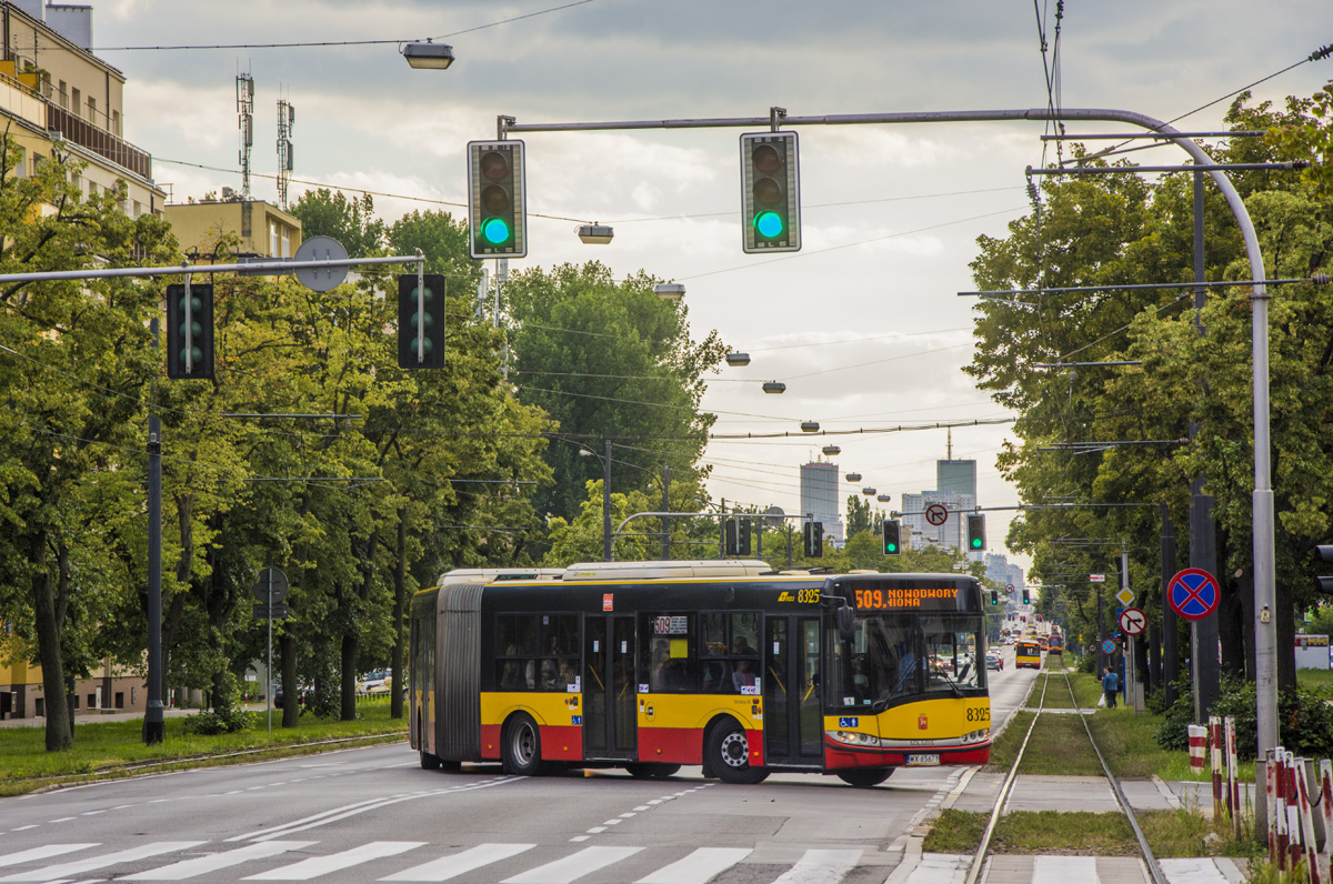 8325
509 na objeĹşdzie spowodowanym szczytem NATO skrÄca w ul. GrenadierĂłw.
Słowa kluczowe: Objazd