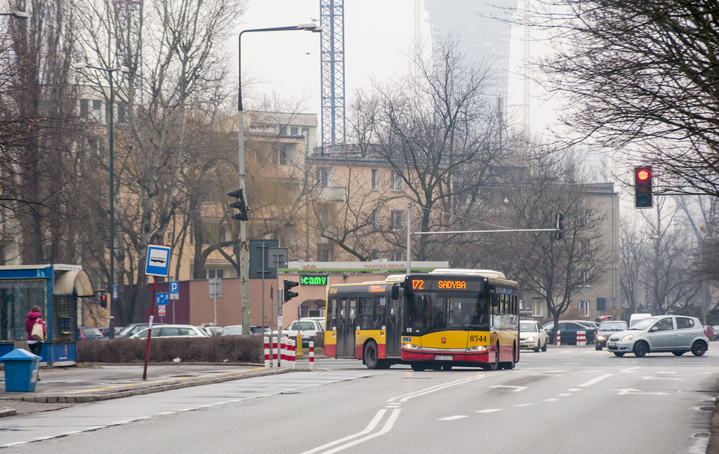 8544
Dynamicznie na zakrÄcie.
