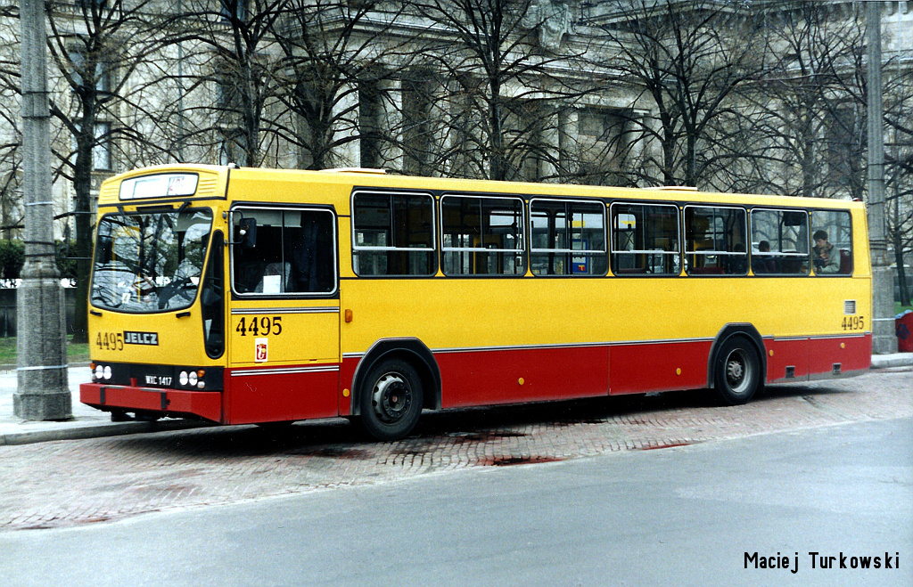 4495
Przestawiciel ostatniej serii kwadratĂłw na CheĹmskiej. Wozy z serii 449x jako jedyne kwadraty dostaĹy skrzyniÄ Voitha z III biegami zamiast IV biegowego ZF.
Słowa kluczowe: 120M