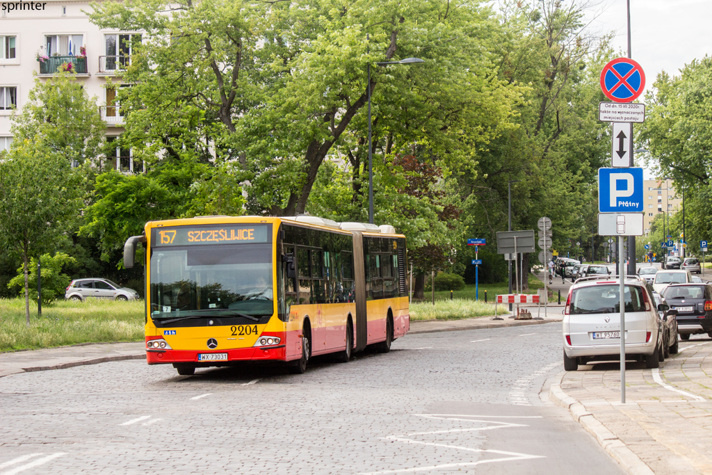2204
Nawierzchnia widocznego fragmentu ulicy Smoczej niedĹugo przejdzie do historii. Nie wiadomo jednak kiedy - poczÄtkowo remont miaĹ siÄ rozpoczÄÄ w najbliĹźszÄ ĹrodÄ, jednak, z uwagi na protesty aktywistĂłw, ZDM wstrzymaĹ rozpoczÄcie prac.

Przegubowiec na 157 - kiedyĹ norma i codziennoĹÄ, dziĹ jedynie zastÄpstwo za ArrivÄ. 

Pozdrowienia!
Słowa kluczowe: Bruk DziwadĹo zaArriva
