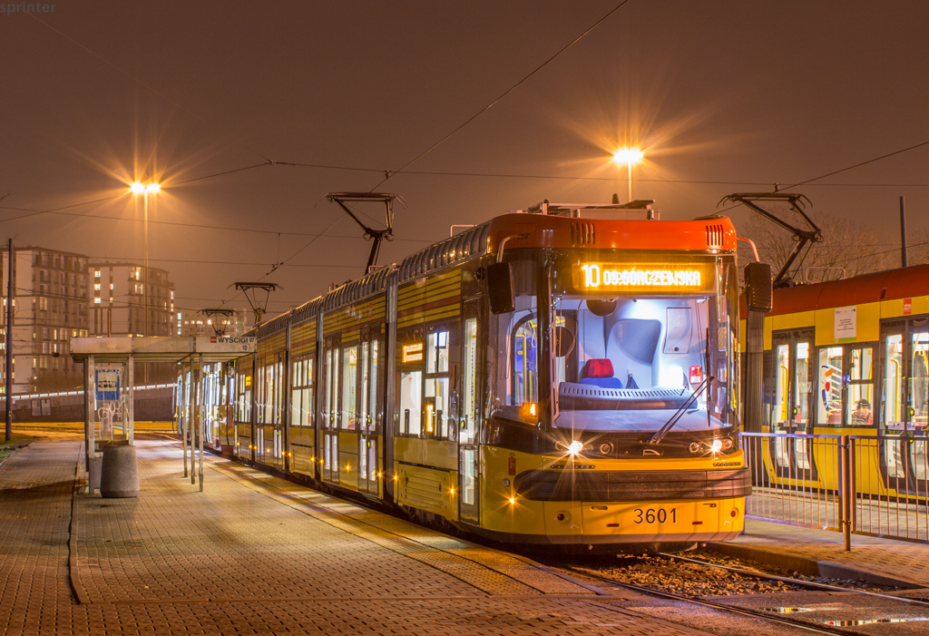 3601
Wczoraj, po raz pierwszy od dwĂłch tygodni Jazz wyjechaĹ na miasto - tym razem na liniÄ 10. Przerwa spowodowana byĹa testami Systemu Informacji Liniowej. Na zdjÄciu najnowszy nabytek TW pozuje przy jednej z wiat typu "Ĺ" pamiÄtajÄcych jeszcze lata 70. 

