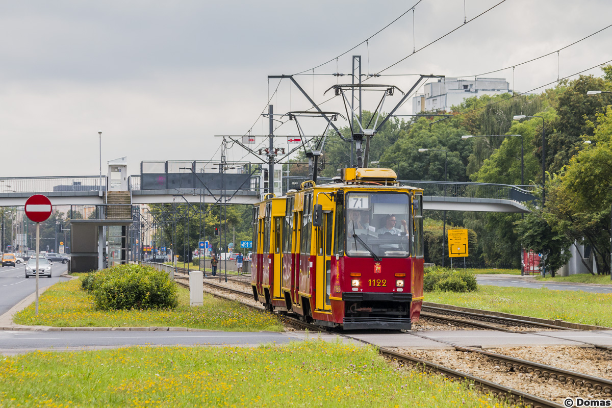 1122+1123
Jak widaÄ hucznie Ĺźegnane skĹady potrĂłjniakĂłw zostaĹy pozbawione ostatnich wagonĂłw i dzisiaj dzielnie sĹuĹźÄ na mieĹcie.
