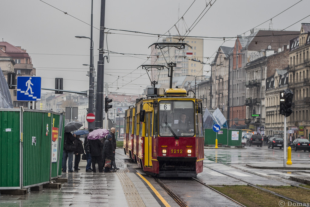 1212+1102
Gorzowiak dojeĹźdĹźa do przystanku
Słowa kluczowe: DziwadĹo