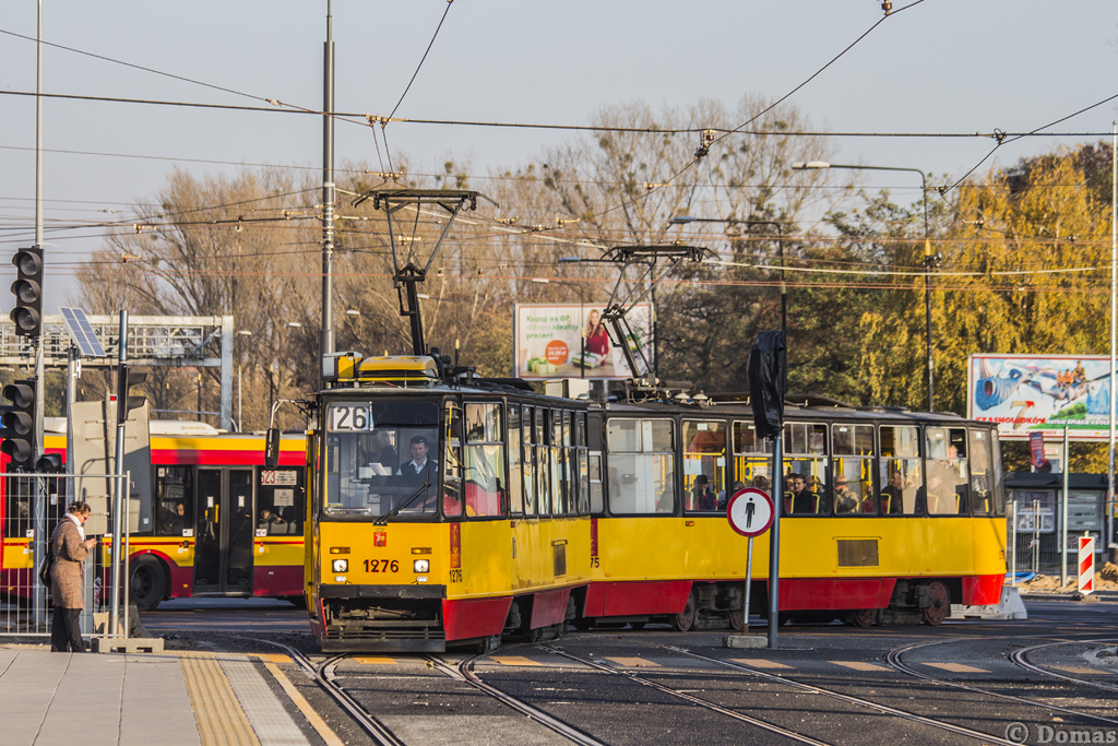 1276+1275
Ĺťoliborski skĹad 105-ek po nowemu dynamicznie pokonuje zakrÄt z ulicy PowstaĹcĂłw ĹlÄskich w GĂłrczewskÄ
