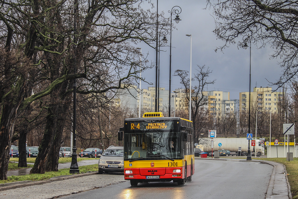 1301
MidiMAN wyjeĹźdĹźa w niedzielny, WOĹP-owy poranek na maraton linii 121.
Słowa kluczowe: NM223