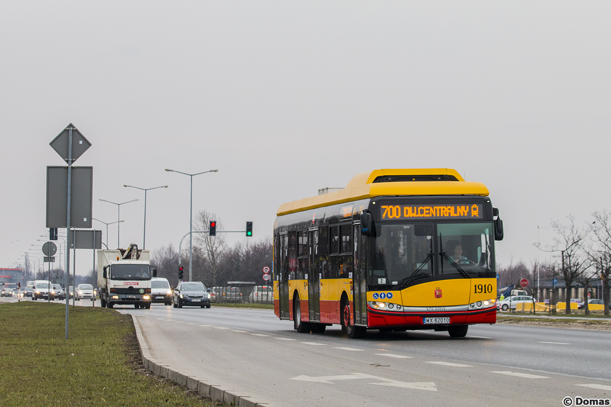 1910
700 to kolejna linia, gdzie moĹźna czasami spotkaÄ elektryki. SwojÄ drogÄ to jest to jedna z kilku linii, moim zdaniem oczywiĹcie, ktĂłra obok 222 powinna byÄ obsĹugiwana wĹaĹnie takimi autobusami.
