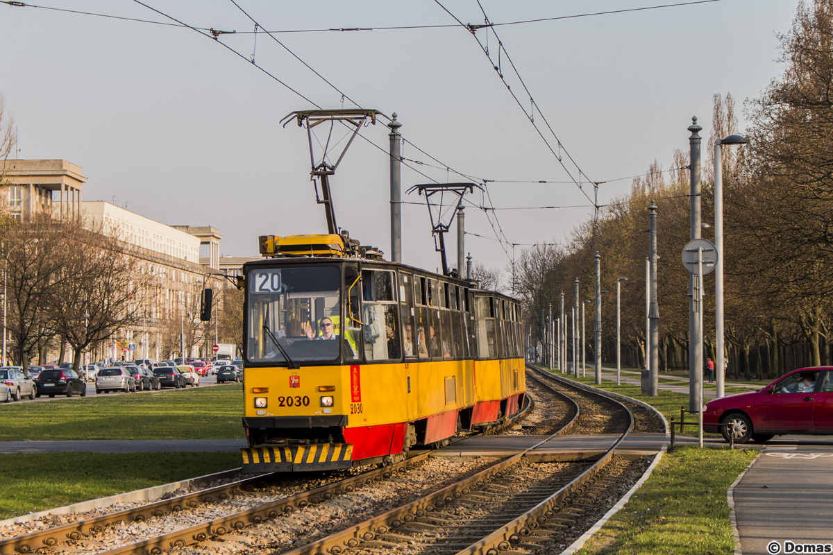 2030+2031
Wolski tyrystor mknie w kierunku Ĺťerania. Pozdrowienia dla motorniczego, znanego w szerszym gronie jako [i]TwĂłj Motorniczy[/i]. ;)
