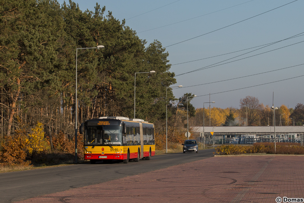 2046
Jedna z ciekawostek dzisiejszego dnia - czynna rezerwa na 707. Z powodu korkĂłw w Jankach obie brygady w pewnym momencie zamieniĹy siÄ miejscami, przez co bez wytracenia pĂłĹkursĂłw nie daĹo rady przywrĂłciÄ je w swoje miejsca, dlatego podjÄta zostaĹa decyzja o wĹÄczeniu czynnej rezerwy z kraĹca P+R Aleja Krakowska w postaci Solbusa 2046 (br. M28) na kĂłĹko na tejĹźe linii.
Słowa kluczowe: WĹ2015
