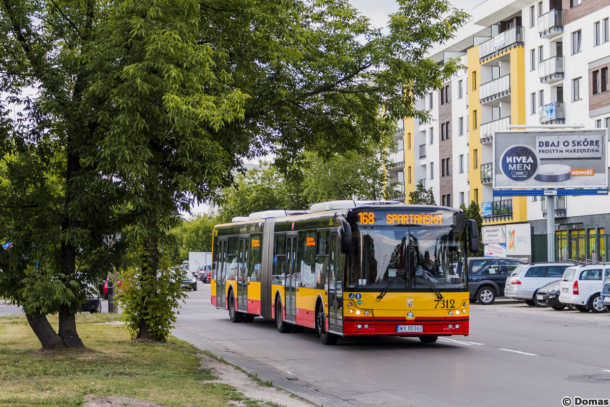 7312
Jeszcze pachnÄcy nowoĹciÄ Solbus na LNG wyjechaĹ przed chwilÄ z pÄtli Witolin. Z tego co pamiÄtam to wĂłwczas przegubowiec na 168 byĹ planowy.
