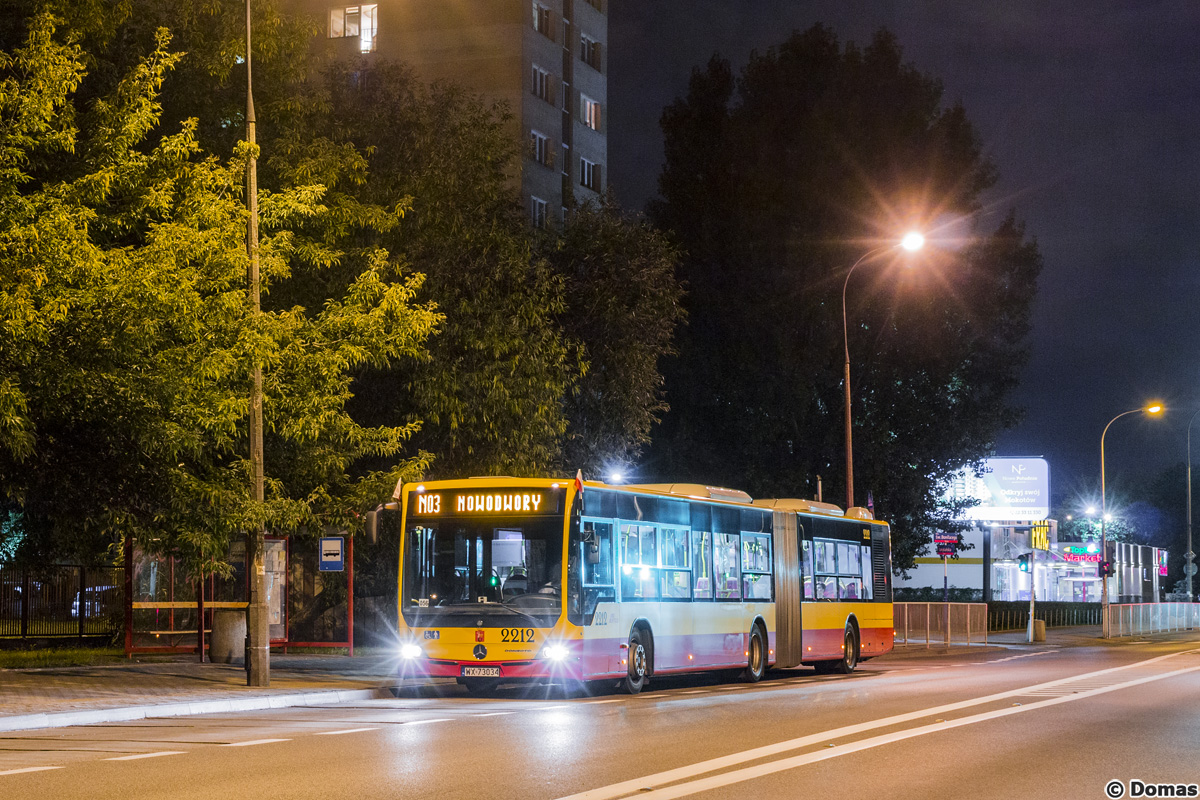 2212
PKS zaniemĂłgĹ i brygadÄ 056/N03+N01 tej nocy obsĹuĹźyĹa "Kleszczowa" przegubowym Mercedesem.
Słowa kluczowe: DziwadĹo