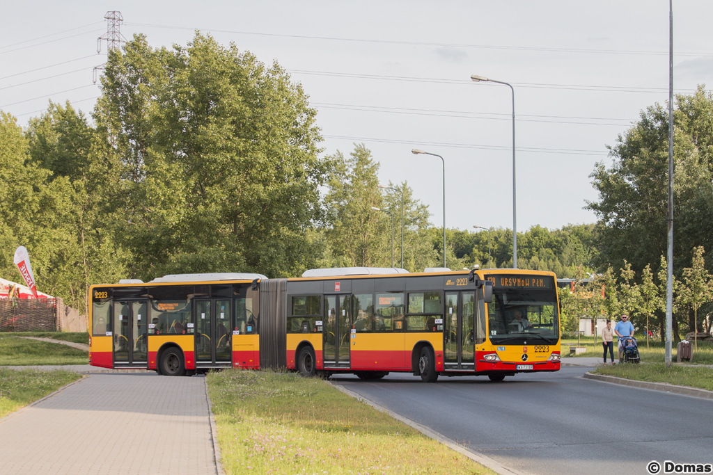 2223
Wczoraj Mobilis na 179 zaniemĂłgĹ i w zmianie popoĹudniowej na linii pojawiĹy siÄ dwa przegubowe Mercedesy z "Kleszczowej" - widoczny kursowaĹ prawie do koĹca dnia, jedynie ostatni pĂłĹkurs wykonaĹ juĹź planowo Mobilis.
Słowa kluczowe: DziwadĹo