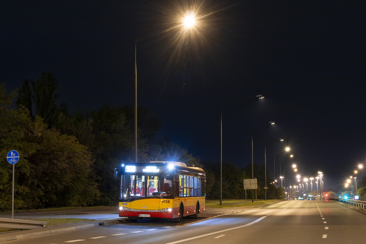 9458
Linia 508 przez bardzo długi czas była kręgosłupem komunikacji miejskiej na Tarchominie - w godzinach szczytu po odjeździe jednego autobusu na horyzoncie można było wypatrywać już następnego. Zdjęcie pozowane.
