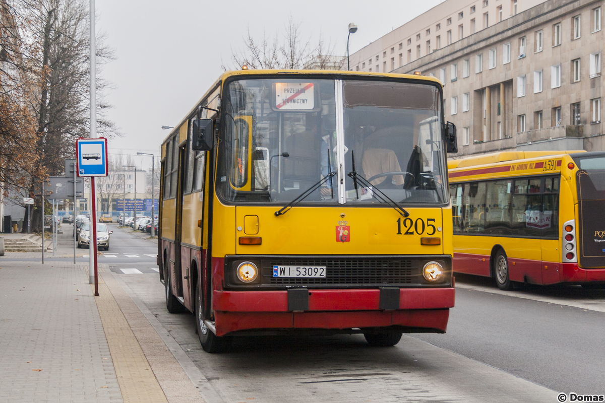 1205
Widoczny na zdjÄciu wĂłz byĹ ostatnim krĂłtkim lewarem z MZA - na koĹcu swojej kariery bardzo czÄsto obsĹugiwaĹ dodatki na 338.
Słowa kluczowe: IK260