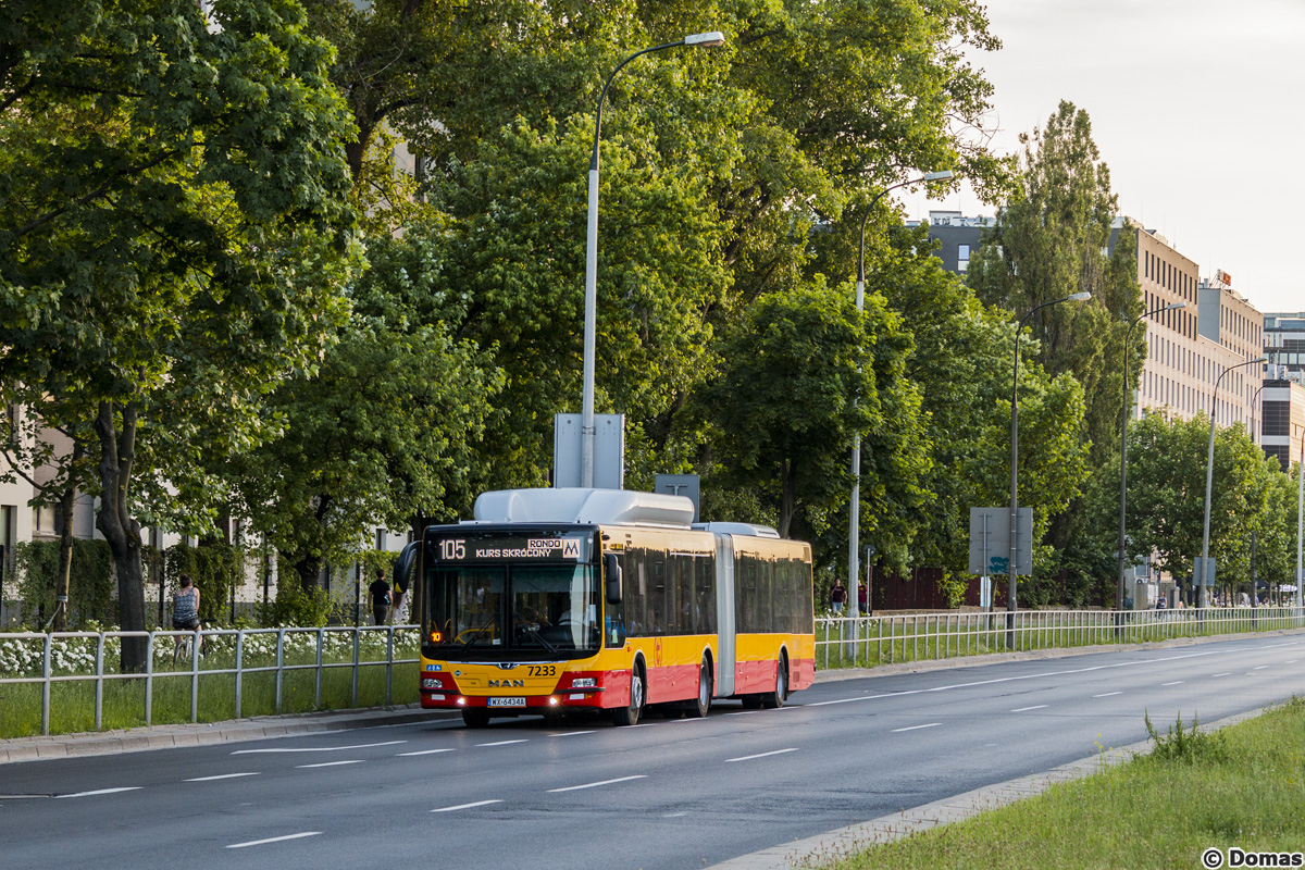 7233
W dni wolne kursy skrĂłcone linii 105 wykonywane sÄ tylko od okoĹo 7 do 20 - na zdjÄciu widzimy ostatni skrĂłcony tego dnia kurs. Z pozdrowieniami dla kierowcy!
