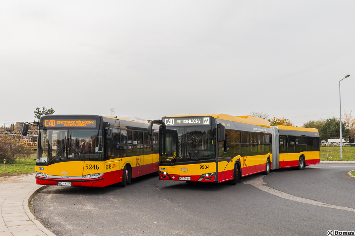 9904
Na zdjÄciu widzimy przedstawicieli obu zajezdni i przewoĹşnikĂłw obsĹugujÄcych w ten weekend pierwszÄ liniÄ cmentarnÄ w tym sezonie.

Przy okazji mamy porĂłwnianie jednego z ostatnich 18-metrowych SolarisĂłw III generacji dostarczonych do Warszawy oraz pierwszego 18-metrowego Solarisa IV generacji.*

*Nie liczÄ 7100, ktĂłry jest oficjalnie na testach. :)
Słowa kluczowe: WĹ2019