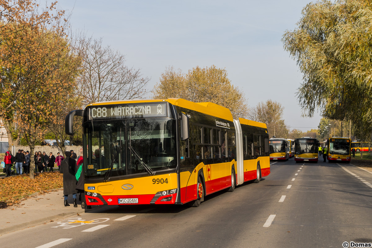 9904
Ruch na cmentarzu PĂłĹnocnym byĹ ogromny, autobusy po podstawieniu na przystanek dla wsiadajÄcych momentalnie wypeĹniaĹy siÄ pasaĹźerami.
Słowa kluczowe: WĹ2019