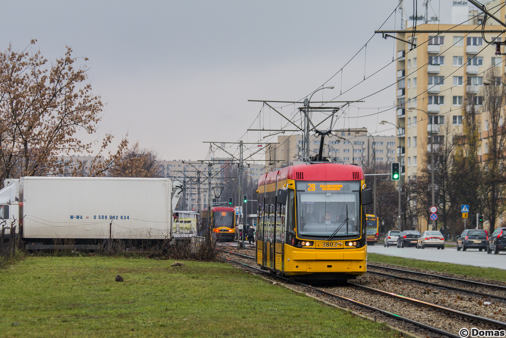 3803
W tym tygodniu zadebiutowały kolejne 134N Jazz - wozy 3803 i 3804 z zajezdni "Praga" przystąpiły do testu niezawodności opiewającego przejechanie bezawaryjnie 5000 kilometrów. Oba jak narazie pojawiają się regularnie na widocznej linii.
