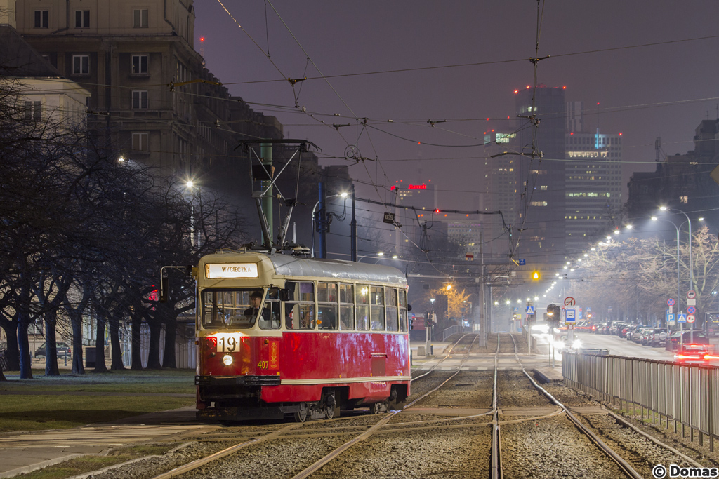 407
Linia 19 kursowaĹa z przerwami od 1946 do 2009 roku. Co ma zwiÄzanego wiÄc z tym miejscem? Jedynie tyle, Ĺźe dziewiÄtnastka pojawiaĹa siÄ tutaj przez dwa miesiÄce w 2009 roku, ale to nie jest istotne - 19 to liczba magiczna, bowiem tyle lat skoĹczyĹem w czwartek ;)
Słowa kluczowe: Konstal13N