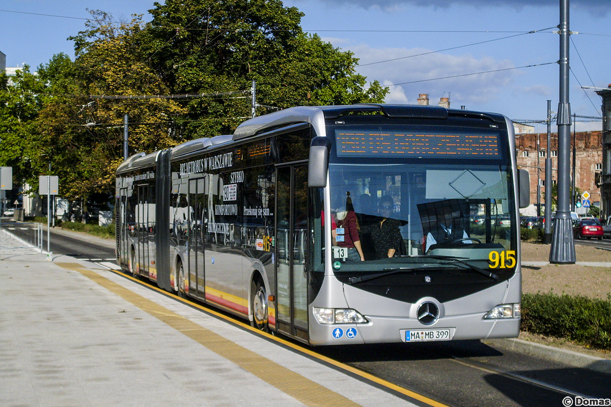 915
