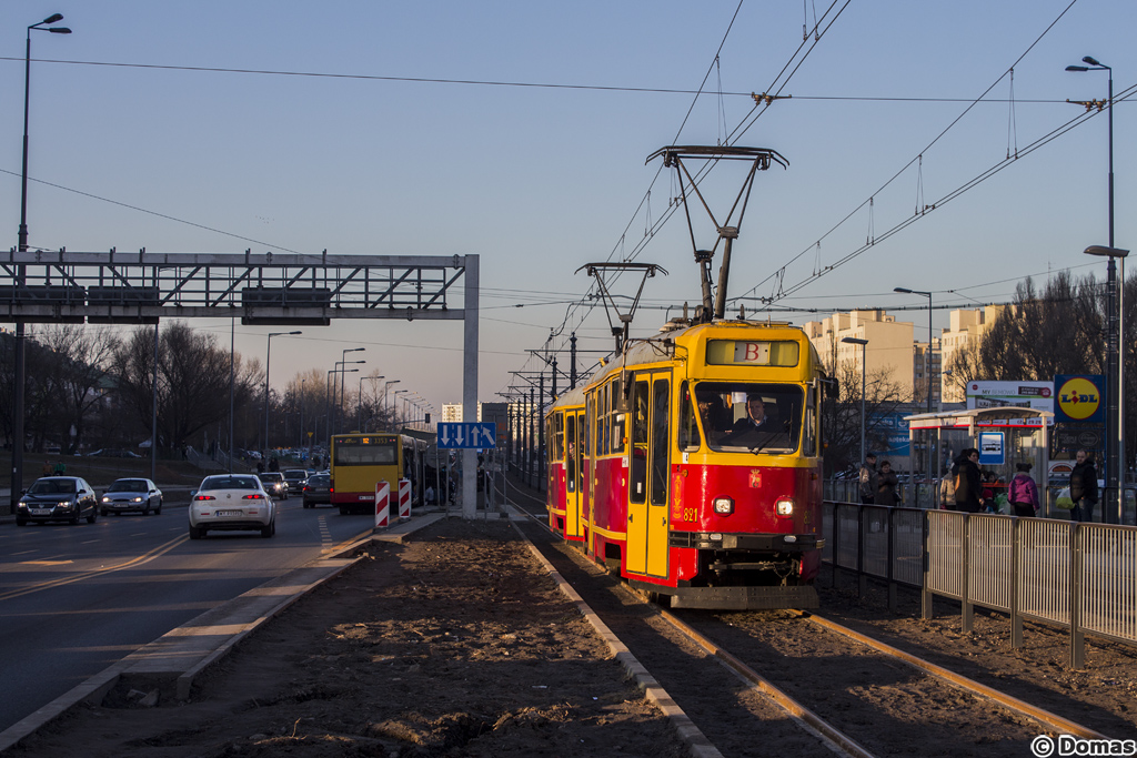 821+818
Ĺťaba w promieniach powoli zachodzÄcego sĹoĹca po raz kolejny pokonuje najnowszy odcinek warszawskiej sieci tramwajowej.
Słowa kluczowe: Konstal13N