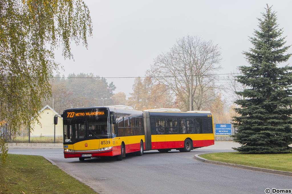 8539
Linia 727 rĂłwnieĹź zostaĹa zasilona, a wĹaĹciwie stworzona dla niej oddzielny rozkĹad na oba ĹwiÄteczne dni - 2 caĹki i 3 maratony dawaĹy ĹÄcznÄ czÄstotliwoĹÄ co 30 minut na trasie Metro Wilanowska - Cmentarz PoĹudniowy, a w zazÄbieniu z liniÄ C37 wychodziĹo w sumie co 15 minut.
Słowa kluczowe: WĹ2015
