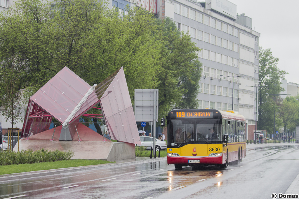 8630
Linia 109 w obecnej formie powstaĹa w 2011 roku po ropoczÄciu budowy centralnego odcinka II linii metra. Jej zadaniem byĹo zastÄpienie wycofanej z bemowskiego odcinka linii 501 (wĂłwczas kursujÄcej na trasie Osiedle GĂłrczewska - Stegny) oraz 507 (Nowe Bemowo - GocĹaw), jednak jak widaÄ przyjÄĹa siÄ i zostaĹa. WĹaĹciwie od samego poczÄtku monopol na linii utrzymuje "Kleszczowa", ktĂłra wysyĹa przede wszystkim tabor wielkopojemny, jedyne odstÄpstwa nastÄpowaĹy np. na Wszystkich ĹwiÄtych oraz nastÄpujÄ nadal w postaci wieczornego ĹÄczenia z N11 w wykonaniu "Stalowej" i jej solĂłwek.
Słowa kluczowe: SU15