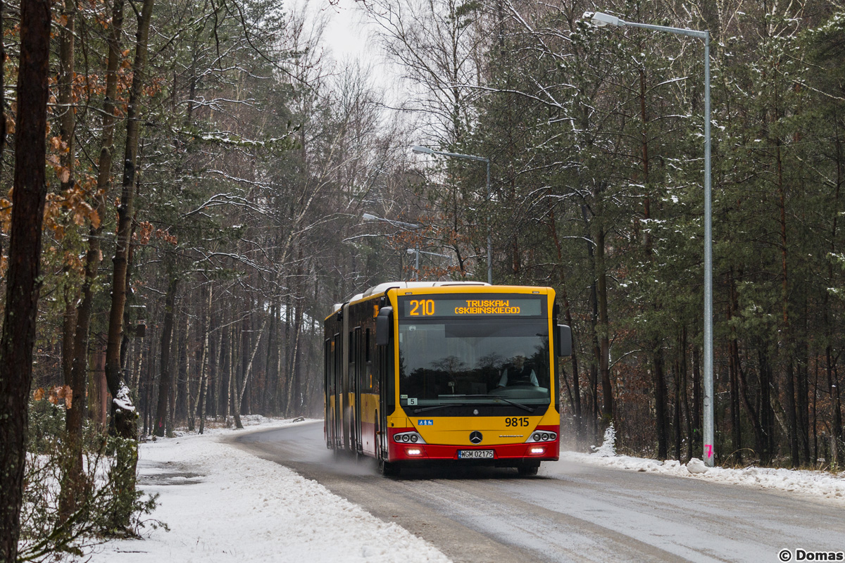 9815
Mercedes wykonuje nieznacznie opĂłĹşniony kurs z podjazdem do Sierakowa.
