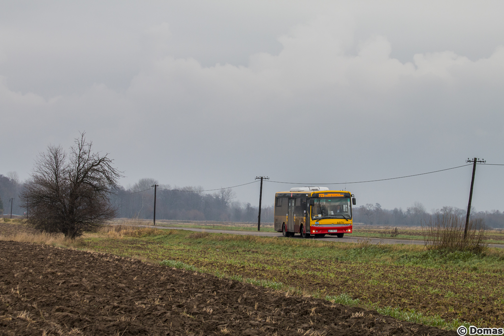 A271
Autosan na objeździe spowodowanym remontem przepustu w ulicy Rosochatej, dzięki któremu linia przebija się przez naprawę urokliwe tereny Okrzeszyna i Bielawy.
Słowa kluczowe: objazd