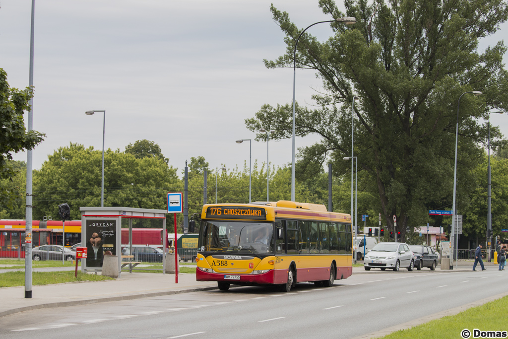 A588
Scania obsĹuguje przystanek Budowlana 02, na ktĂłrym stanÄĹa pierwsza seryjna.
