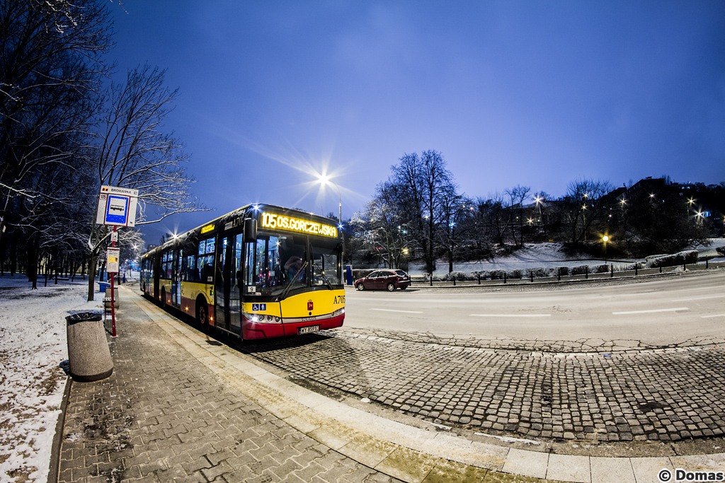 A705
PÄtla Browarna jest jednÄ z najmĹodszych w Warszawie, o ile moĹźna mĂłwiÄ tu o jakiejkolwiek pÄtli - jest to zwykĹa zatoka z kostki granitowej obok parku, gdzie zostaĹ postawiony sĹupek przystankowy, Ĺawka i przenoĹna toaleta dla kierowcĂłw.
Słowa kluczowe: MOBSU18