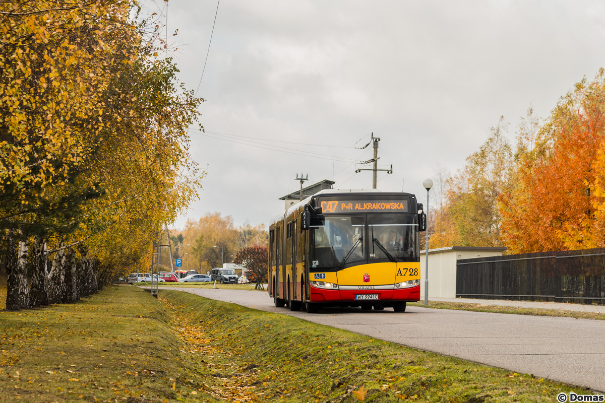A728
Jedyna nowoĹÄ na tegorocznych linia cmentarnych - w zwiÄzku z wycofaniem linii 707 z cmentarza PoĹudniowego w Antoninowie zostaĹa uruchomiona nowa linia C47 ĹÄczÄca wÄzeĹ przesiadkowy P+R Al. Krakowska z tymĹźe cmentarzem. CzÄstotliwoĹÄ nie jest oszaĹamiajÄca - w dniach 29-31.10 wynosi ona 80 minut za sprawÄ jednego maratonu i w dniu 01.11 40 minut za sprawÄ dwĂłch maratonĂłw. Teoretycznie Mobilis przez caĹy ten okres planowo powinien wystawiÄ Urbino 12 z 2008 roku, ale jak widaÄ nowÄ liniÄ trzeba przywitaÄ z pompÄ - dziÄki Marcin z cynk! :) 
Słowa kluczowe: WĹ2016 MOBSU18