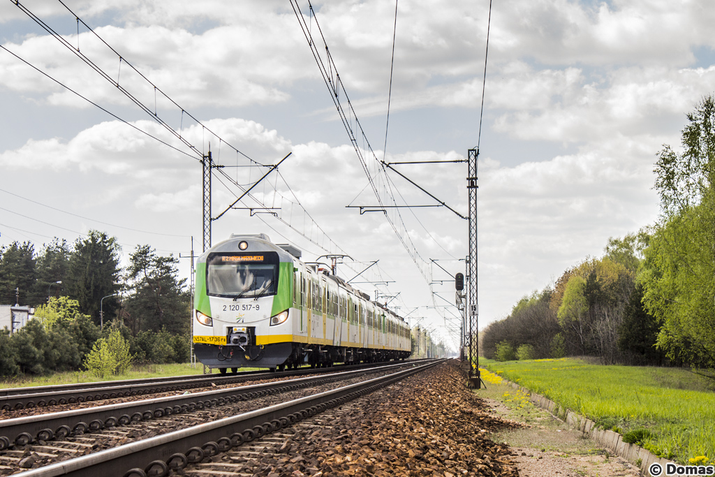 EN57AL-1736
Jedna z wielu modernizacji [i]kibli[/i] zbliĹźa siÄ do przystanku osobowego Warszawa WesoĹa.
