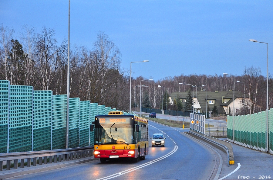 1312
No i staĹo siÄ - ostatni osioĹek ma juĹź diodowy wyĹwietlacz, czyli w Warszawie nie ma juĹź liniowych autobusĂłw z mozajkowym wyĹwietlaczem. Jak dla miĹoĹnikĂłw moĹźe byÄ to zĹa wiadomoĹÄ tak dla pasaĹźerĂłw jest to udogodnieniem.

Słowa kluczowe: NM223