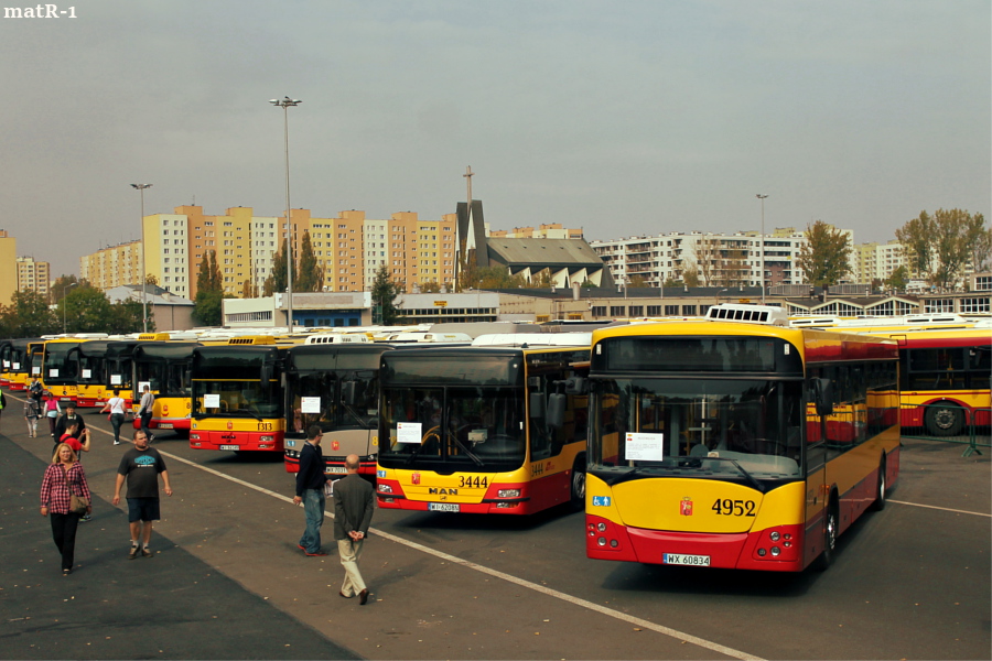 4952
Rzut na wspĂłĹczesnÄ czÄĹÄ wystawy taboru podczas Dni Transportu Publicznego. CaĹkiem trafnym okreĹleniem imprezy byĹ "piknik"...
Słowa kluczowe: DTP2014 M121I