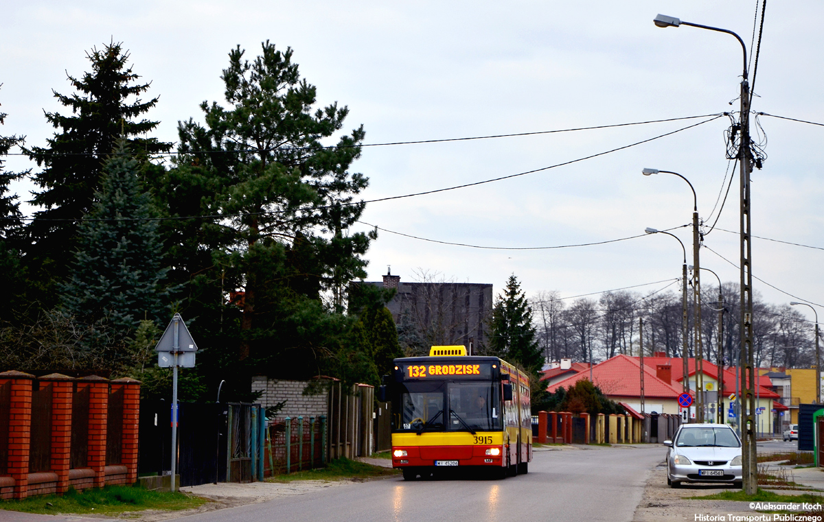 3915
Kolejny staruszek MAN w obsĹudze dodatku linii nr "132". W piÄtek, na 99%, autobus ten po raz ostatni wyjechaĹ na warszawskie drogi... czas juĹź mu byĹo odejĹÄ. 
