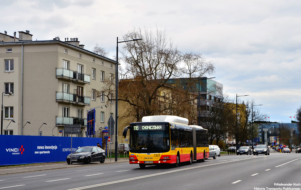 7221
Zajezdnia przy ul. Kleszczowej na swoje brygady linii "116", "128", "180" oraz "503" wysyĹa juĹź tylko najnowsze gazowe MANy. Solbusa czy Mercedesa juĹź tam nie spotkamy.
