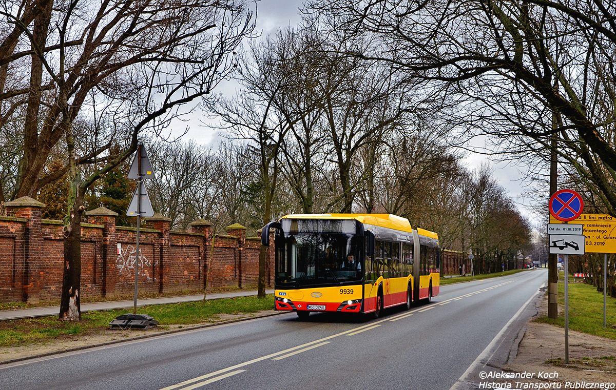 9939
"Pseudoprzyspieszona" linia nr '527' mija mur cmentarza brĂłdnowskiego.
