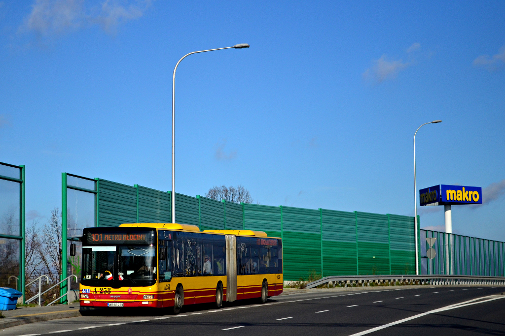 A253
Lion's opuszcza przystanek, z gatunku "na ĹźÄdanie", o nazwie "Zajezdnia Ĺťoliborz".
Słowa kluczowe: ITSNG363